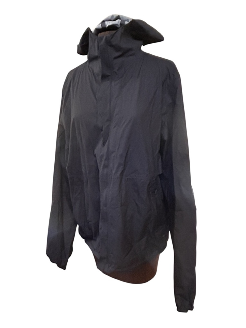 Under Armour All Black Men's Lightweight Hooded Wind Breaker Light Raincoat